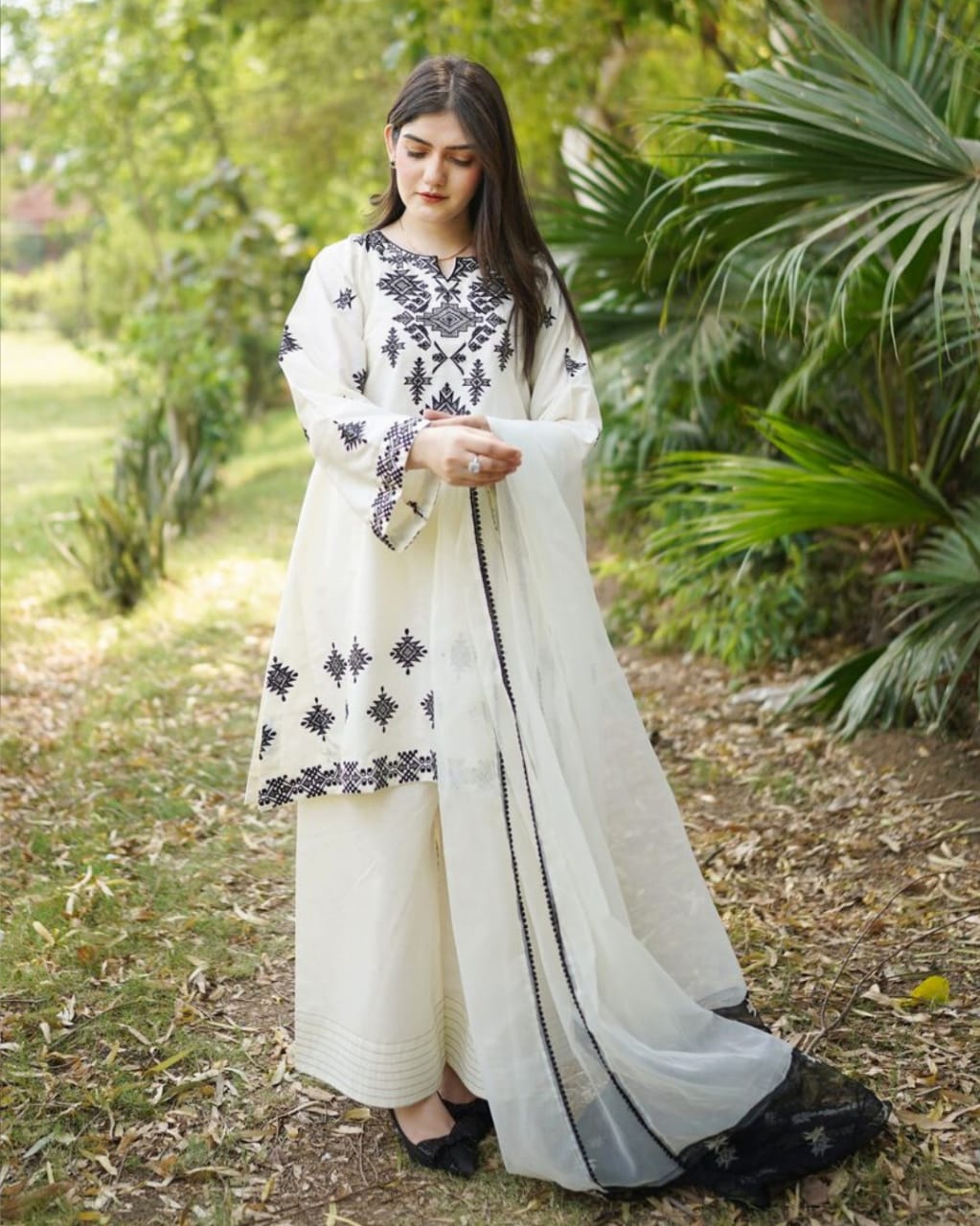 Juliet Embroided 3pc dress