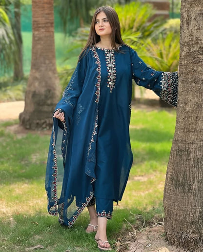 Noor e Nilofar Embroided 3pc dress