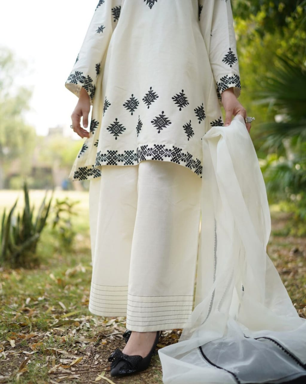 Juliet Embroided 3pc dress