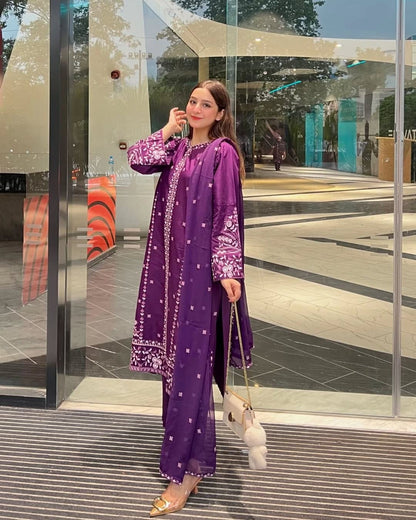 Royal 3pc Fully Embrioded Dres