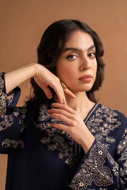 Hooria embroided 2pc Dress