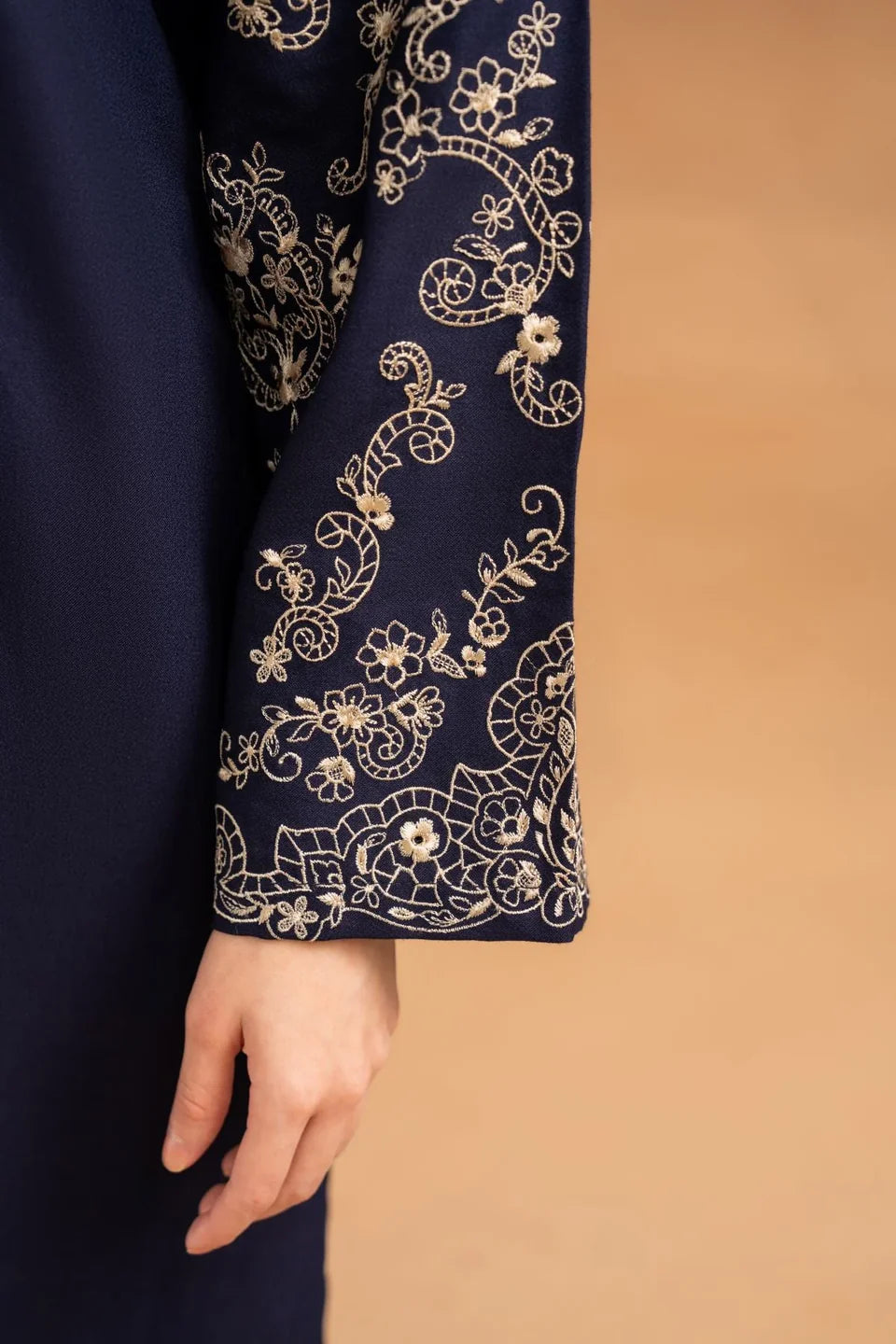 Hooria embroided 2pc Dress